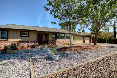 574 Collyer Dr, Redding, CA 96003 photo 5