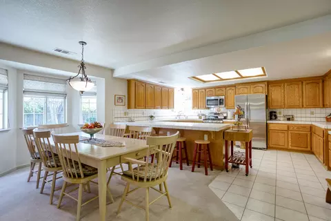 2233 Dartmouth Dr, Redding, CA 96001 photo 9