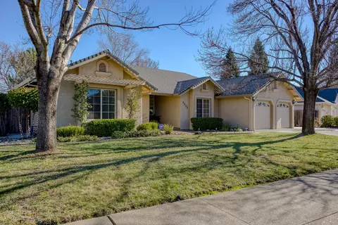 2233 Dartmouth Dr, Redding, CA 96001 photo 1