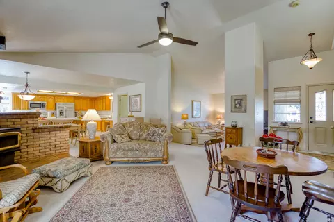 2233 Dartmouth Dr, Redding, CA 96001 photo 3