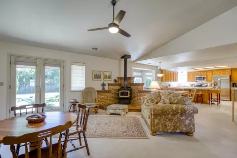 2233 Dartmouth Dr, Redding, CA 96001 photo 4