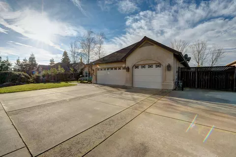 3978 Silver Lace Ln, Redding, CA 96001 photo 1