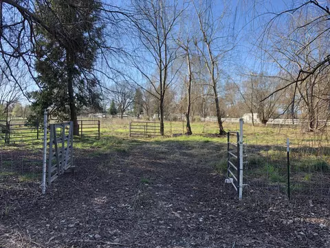 19103 Smith Rd, Redding, CA 96002 photo 51