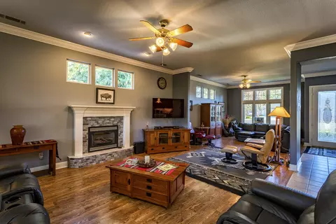 2710 Casabella Dr, Redding, CA 96002 photo 4