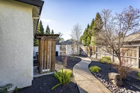2710 Casabella Dr, Redding, CA 96002 photo 26