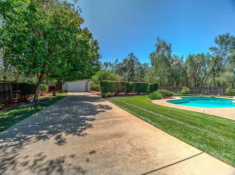 2657 Templeton Dr, Redding, CA 96002 photo 8