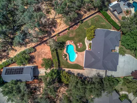 2657 Templeton Dr, Redding, CA 96002 photo 2