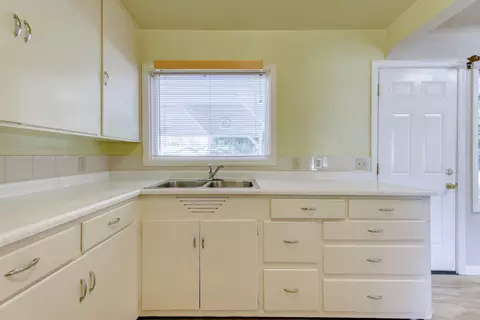 3230 W Bailey Dr, Anderson, CA 96007 photo 9