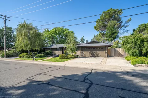 3225 Panorama Dr, Redding, CA 96003 photo 1