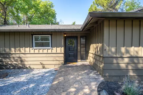 3225 Panorama Dr, Redding, CA 96003 photo 4
