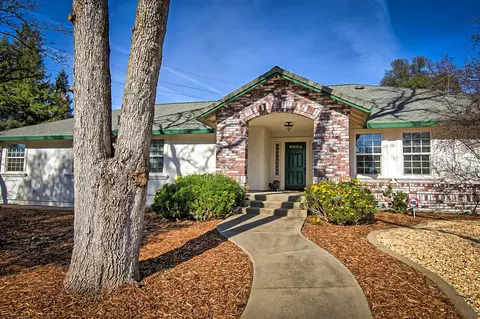6779 Aldea Ct, Redding, CA 96002 photo 4