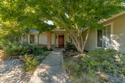 2211 Wicklow St, Redding, CA 96001 photo 1