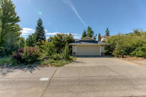 2211 Wicklow St, Redding, CA 96001 photo 3