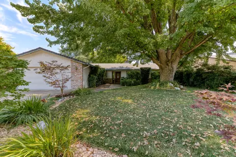 3451 Lagoon Dr, Redding, CA 96001 photo 2