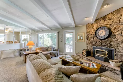3451 Lagoon Dr, Redding, CA 96001 photo 4