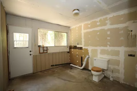 704 Loma St, Redding, CA 96003 photo 10