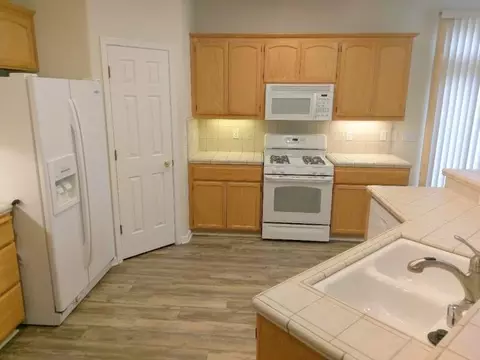 1020 Hillsdale Ct, Redding, CA 96003 photo 5