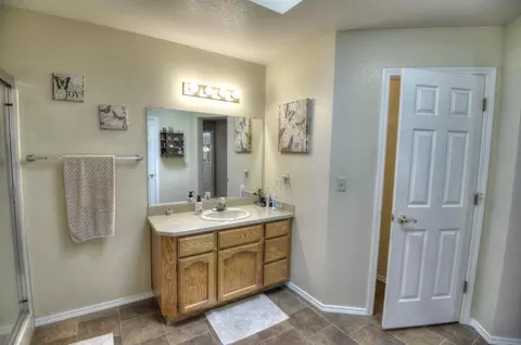 570 Martinique Cir, Redding, CA 96003 photo 15