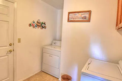 570 Martinique Cir, Redding, CA 96003 photo 22