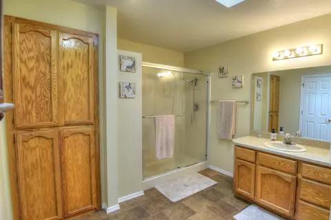 570 Martinique Cir, Redding, CA 96003 photo 14