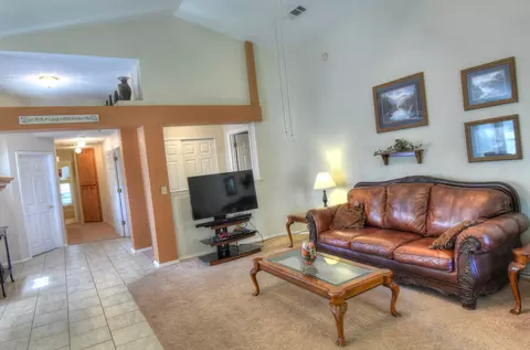 570 Martinique Cir, Redding, CA 96003 photo 6