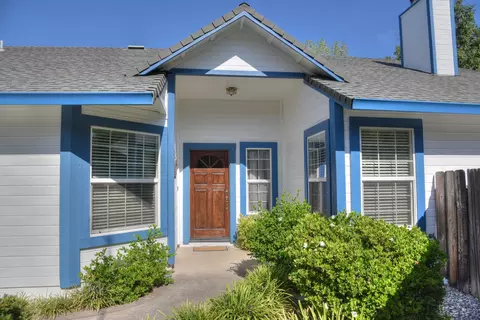 570 Martinique Cir, Redding, CA 96003 photo 3
