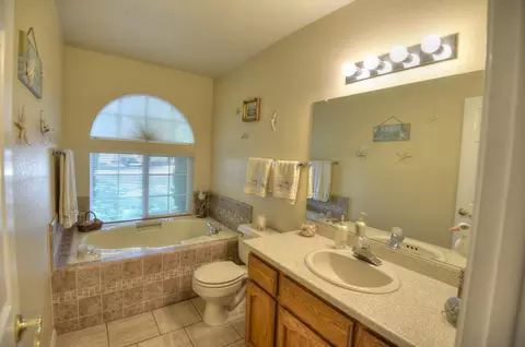 570 Martinique Cir, Redding, CA 96003 photo 21
