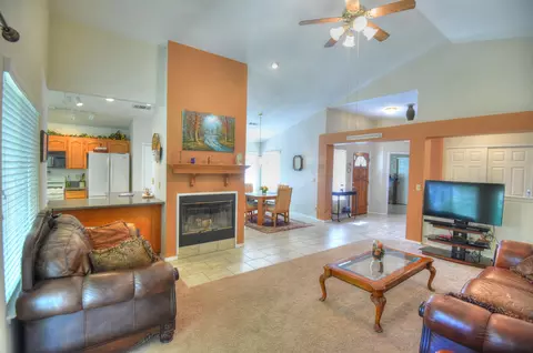 570 Martinique Cir, Redding, CA 96003 photo 4