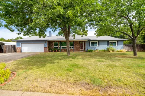 20186 Woodcrest Dr, Redding, CA 96002 photo 1