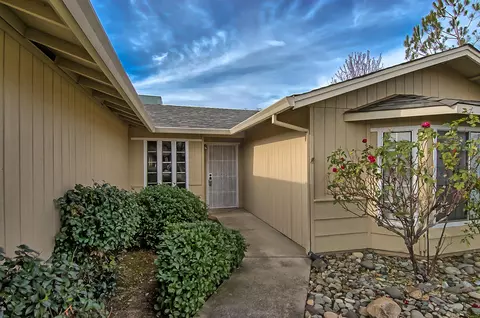 3772 Wolverine Dr, Redding, CA 96001 photo 2