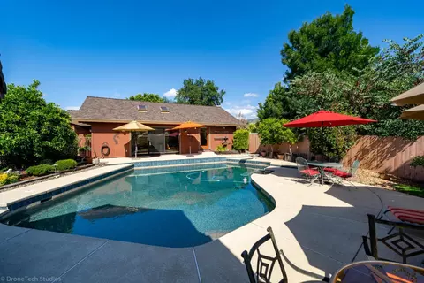 3737 Sunflower Dr, Redding, CA 96001 photo 3
