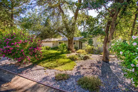 6767 Riata Dr, Redding, CA 96002 photo 4