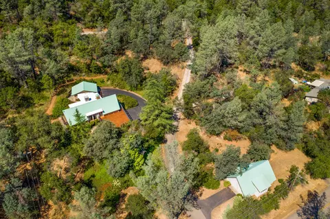 17823 Press Rd, Redding, CA 96003 photo 2