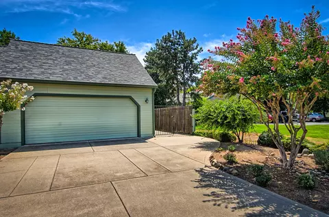 319 Elk Dr, Redding, CA 96003 photo 44
