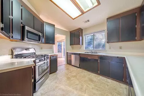 1439 Wingsetter Way, Redding, CA 96003 photo 6
