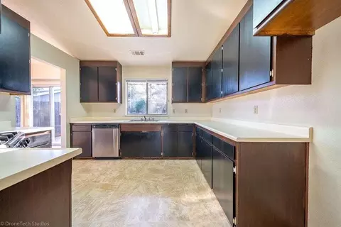 1439 Wingsetter Way, Redding, CA 96003 photo 5