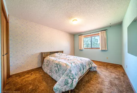 15860 Macleod Dr, Redding, CA 96001 photo 13