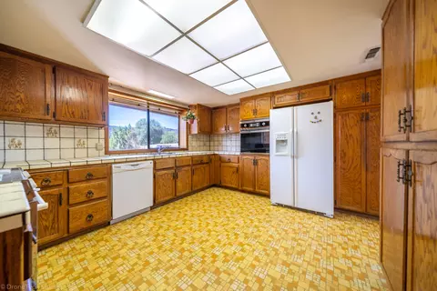 15860 Macleod Dr, Redding, CA 96001 photo 6
