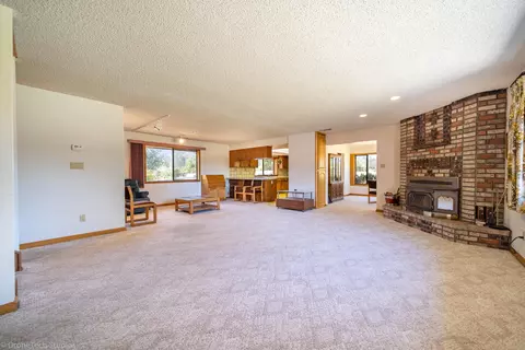 15860 Macleod Dr, Redding, CA 96001 photo 3
