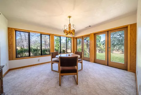 15860 Macleod Dr, Redding, CA 96001 photo 8