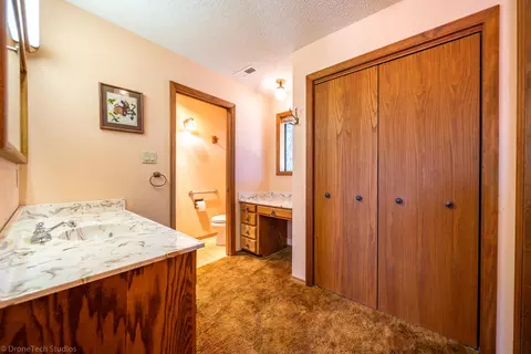 15860 Macleod Dr, Redding, CA 96001 photo 11