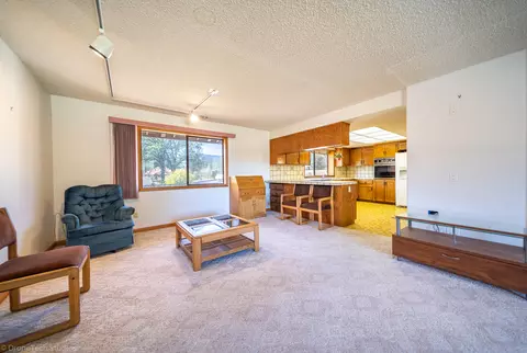 15860 Macleod Dr, Redding, CA 96001 photo 4