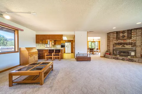 15860 Macleod Dr, Redding, CA 96001 photo 5