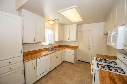1678 Galaxy Way, Redding, CA 96002 photo 2