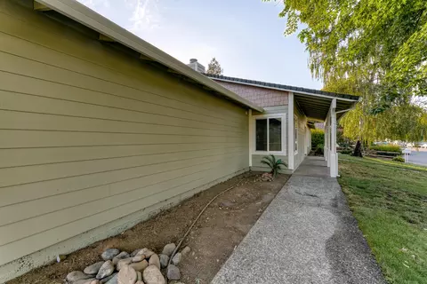 6925 Creekside St, Redding, CA 96001 photo 5