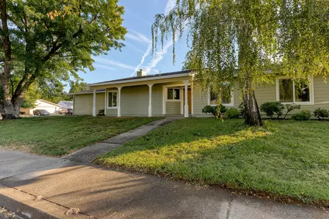 6925 Creekside St, Redding, CA 96001 photo 2