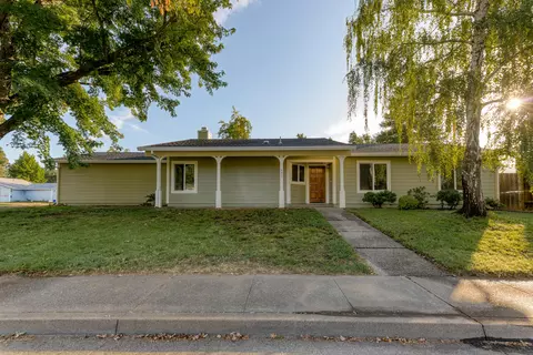 6925 Creekside St, Redding, CA 96001 photo 1
