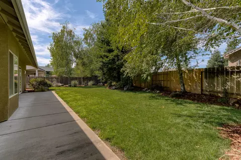 1352 Spanish Bay Dr, Redding, CA 96003 photo 6