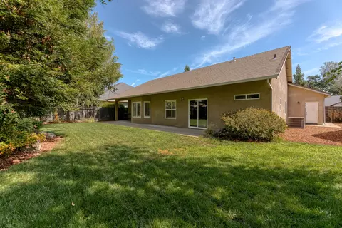 1352 Spanish Bay Dr, Redding, CA 96003 photo 11