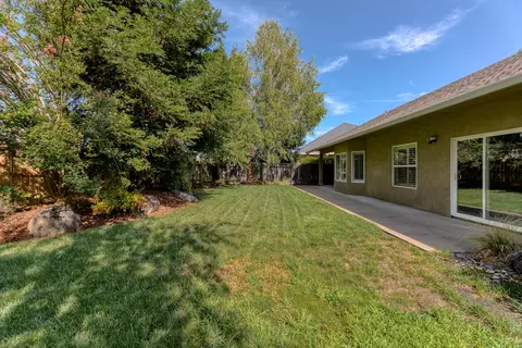 1352 Spanish Bay Dr, Redding, CA 96003 photo 8